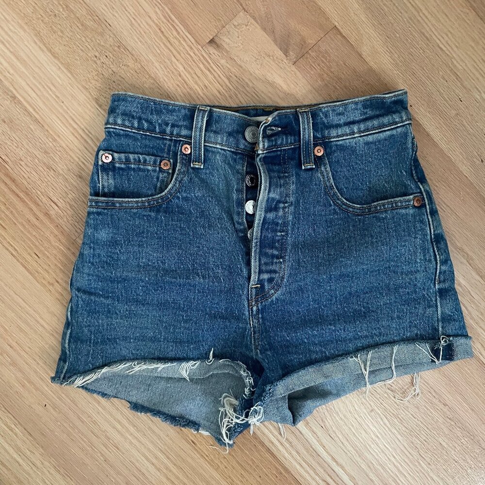 Levis Ribcage Shorts
